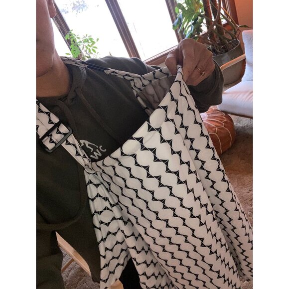 Prince Lionheart EMF Blocking Breastfeeding Cover - Picture 8 of 13